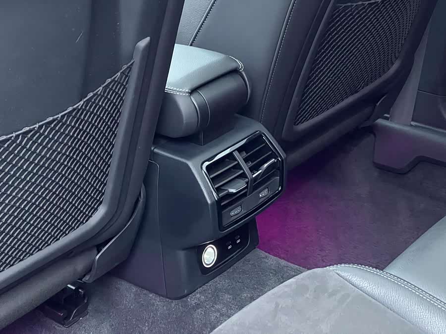Audi Q3 2022 car image #16