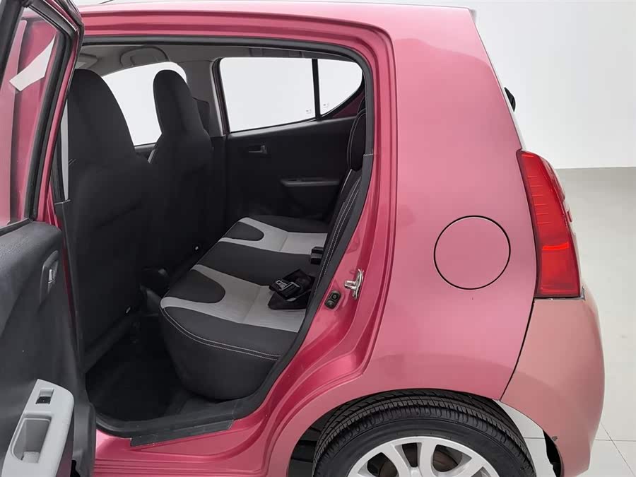 Suzuki 2012 car image #16