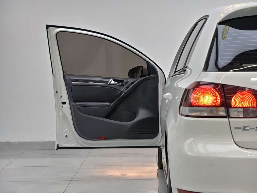 Volkswagen GolfGTI 2011 #16 Volkswagen GolfGTI 2011 car image #16