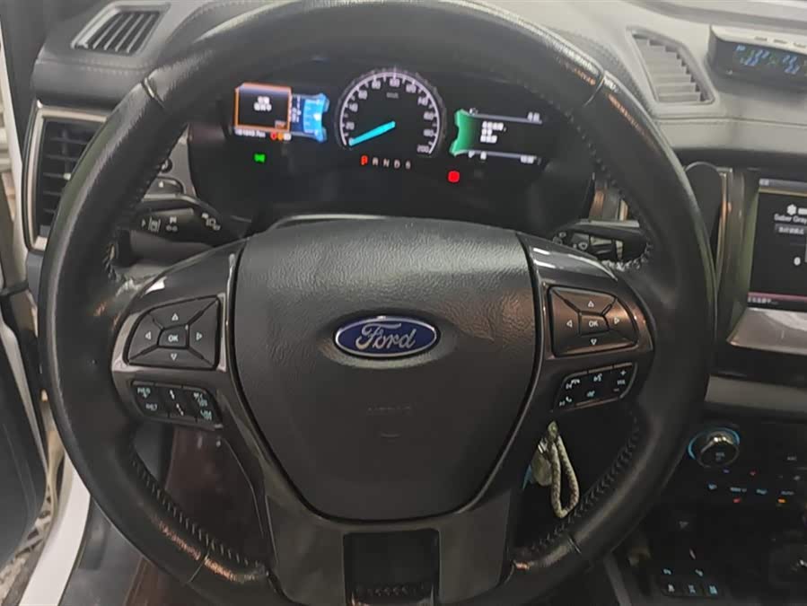 Ford Everest 2016 car image #16