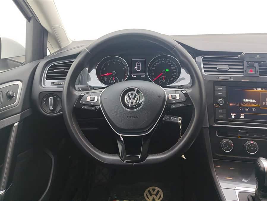 Volkswagen Golf 2020 car image #16