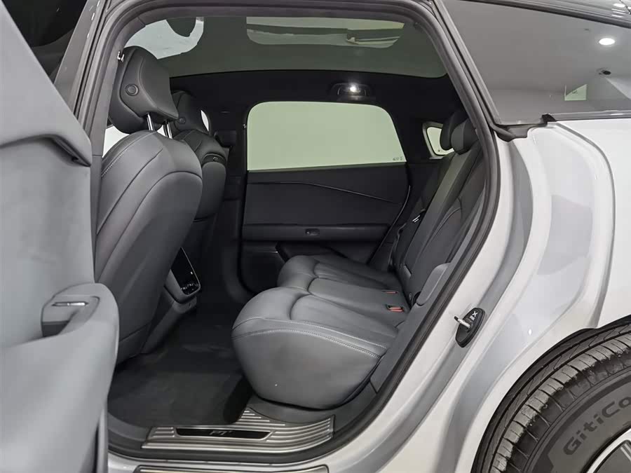 Xpeng P7+ 2024 car image #16