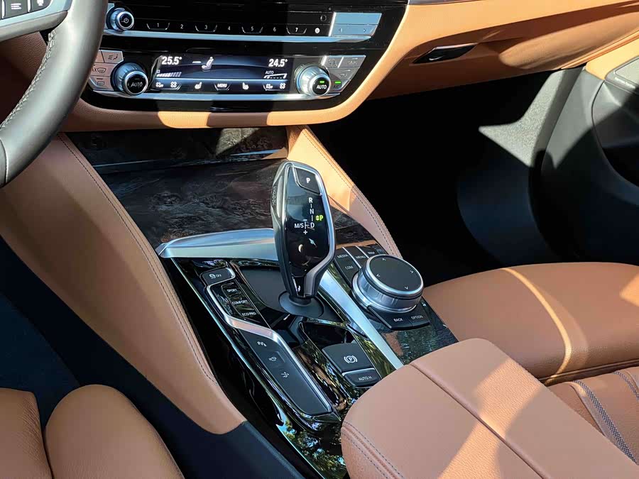 BMW 6 Series GT 2020 immagine di auto #16