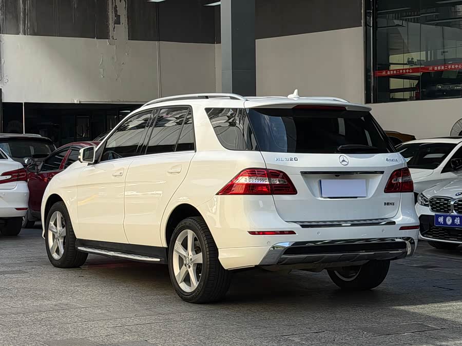 Mercedes-Benz M Class 2015 car image #16