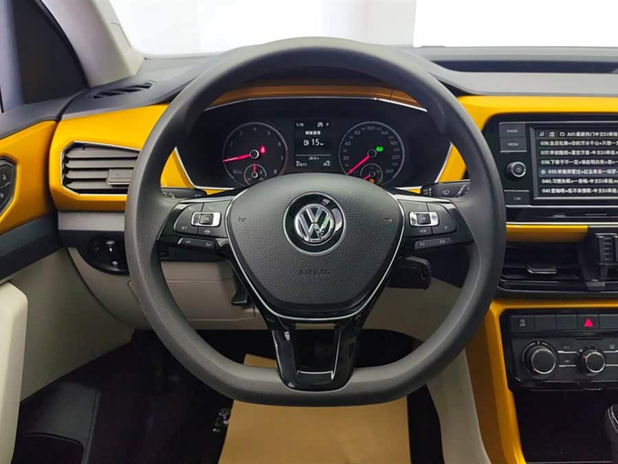 Volkswagen T-Cross 2019 car image #16