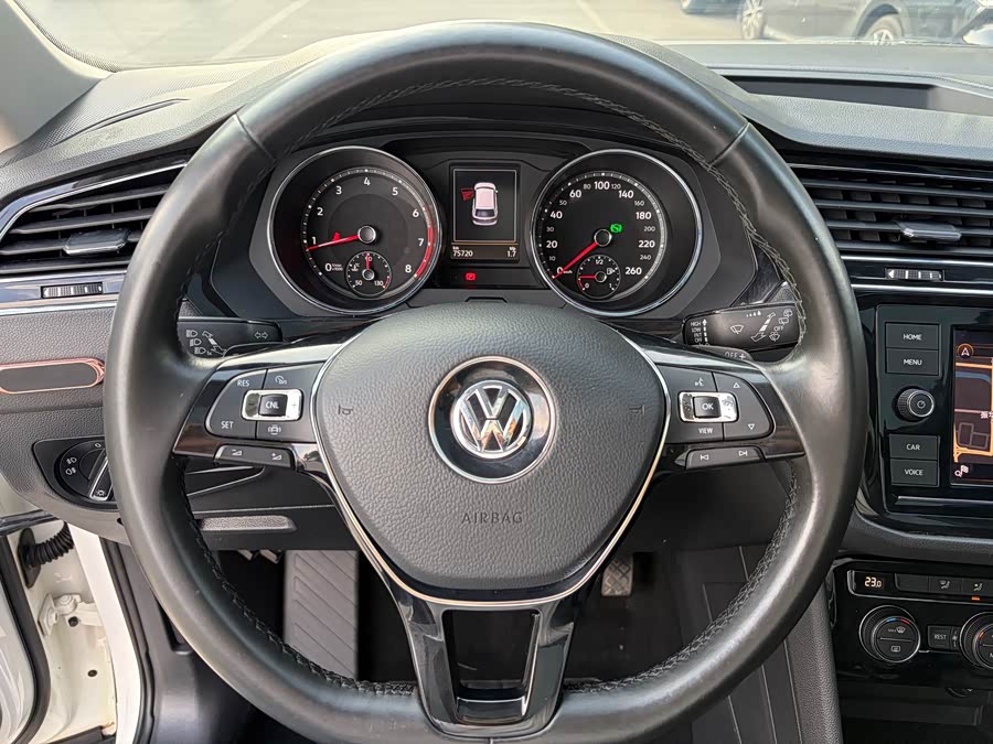 Volkswagen Tiguan L 2019 #16 Volkswagen Tiguan L 2019 car image #16