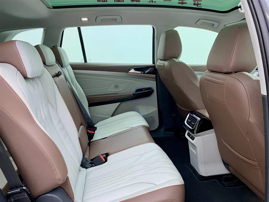 Volkswagen ID.6 X 2022 car image #16