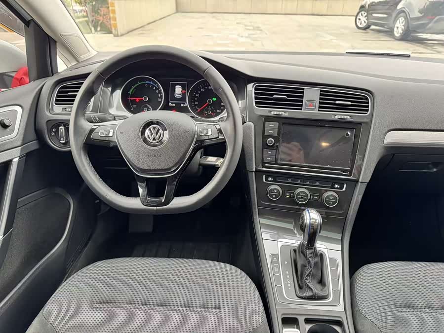 Volkswagen Golf Pure Electric 2021 imagen de coche #16