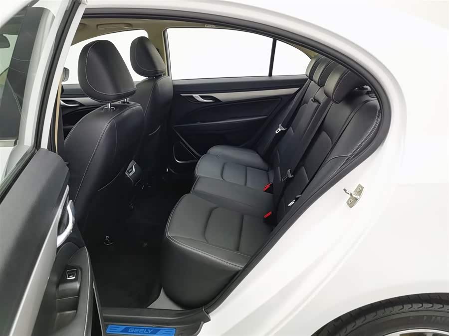 GEELY Emgrand 2018 car image #16