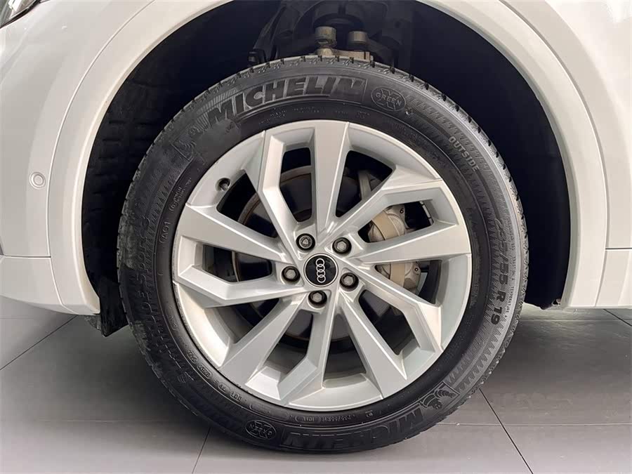 Audi Q5L 2022 car image #16