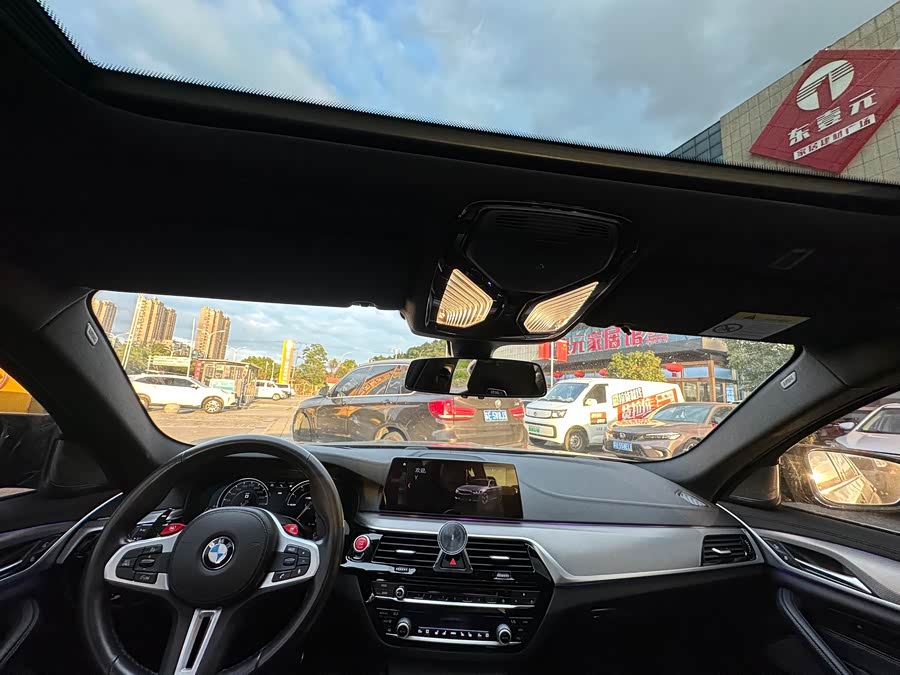 BMW M5 2019 car image #16