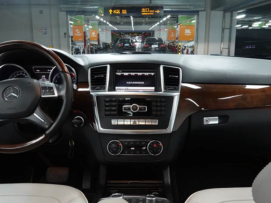 Mercedes-Benz M Class 2012 car image #16