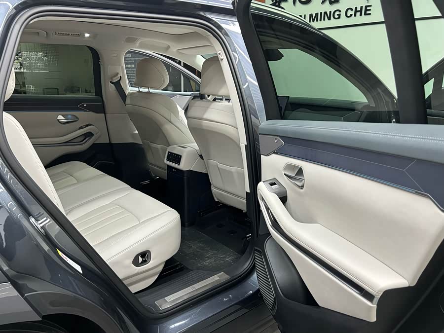 BYD Tang L 2025 صورة سيارة #16