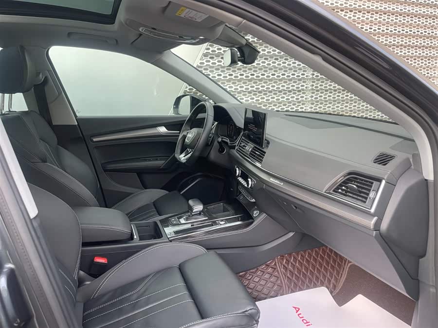 Audi Q5L 2022 car image #16