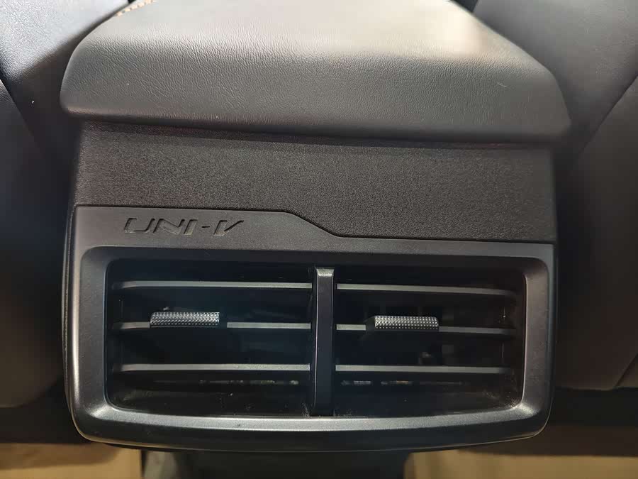 Changan UNI-V iDD 2024 car image #16