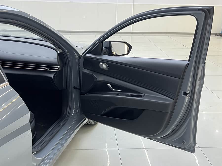 Hyundai Elantra 2021 immagine di auto #16