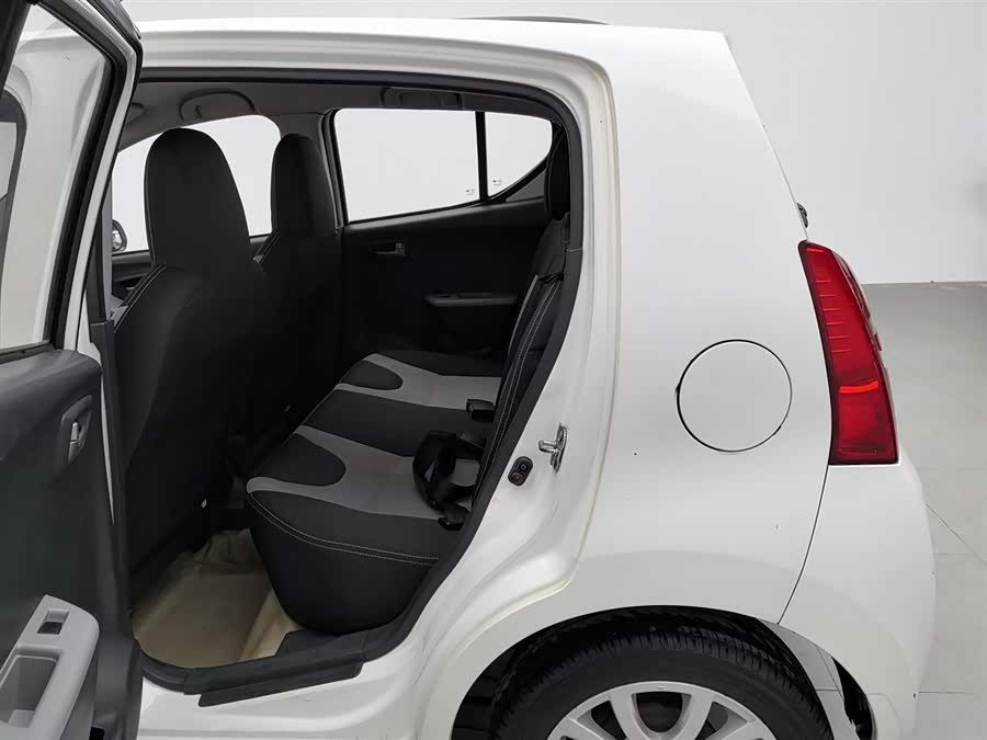 Suzuki 2013 car image #16