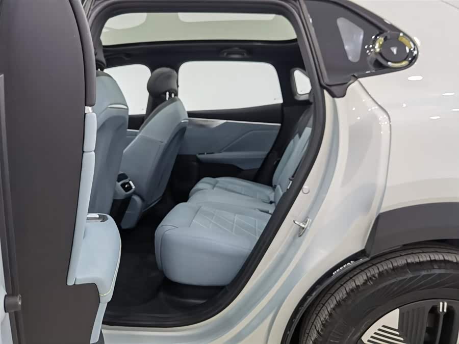 Deepal S05 2024 car image #16