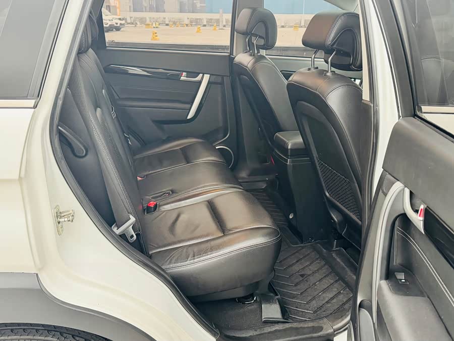 Chevrolet Captiva 2015 immagine di auto #16
