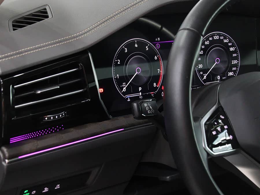 Volkswagen Touareg 2023 car image #16