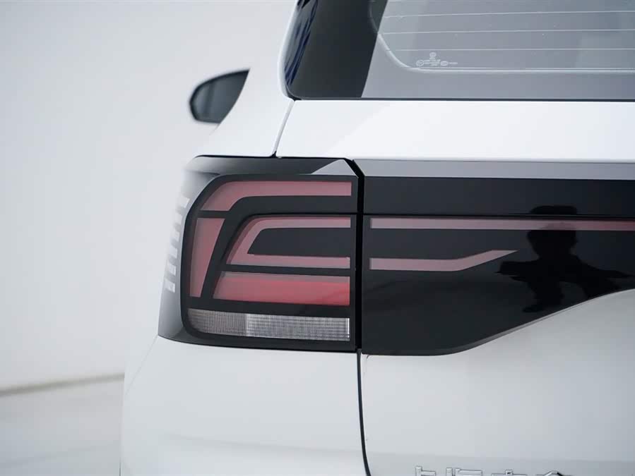 Volkswagen T-Cross 2023 car image #16
