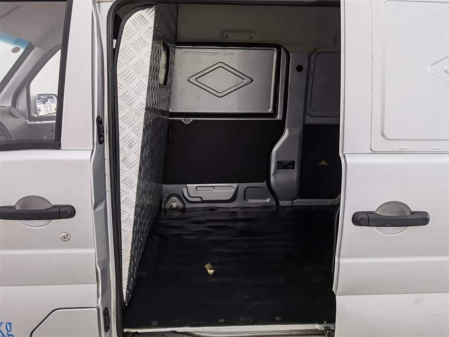 2023 car image #16