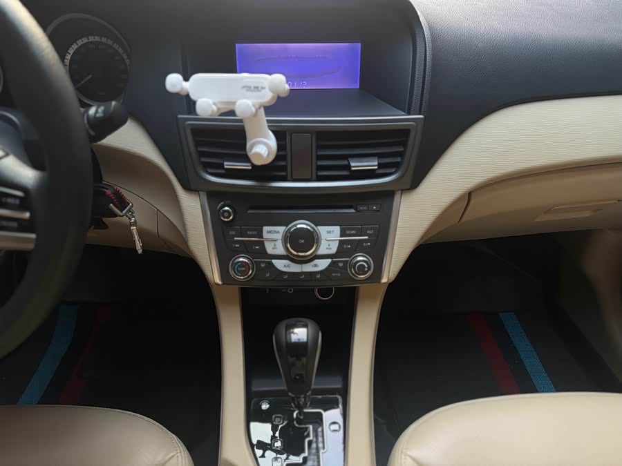 Soueast V5 Lingzhi 2014 car image #16