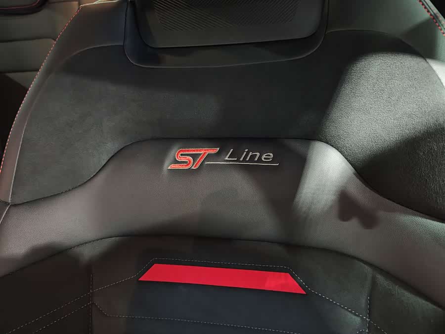 Ford Edge 2023 car image #16