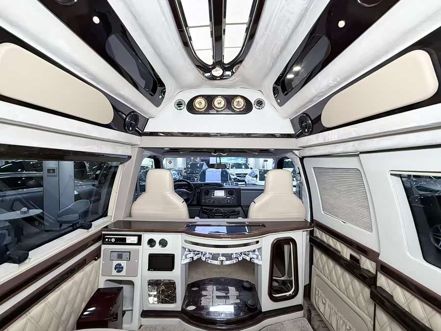 Ford E350 2015 imagem de carro #16
