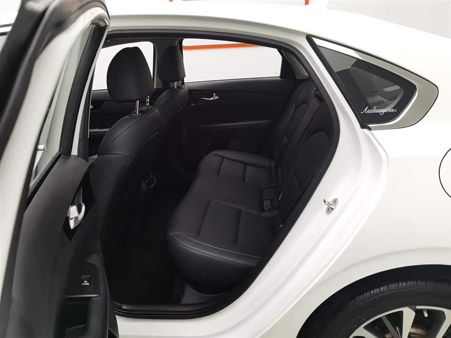 Kia K3 2020 car image #16