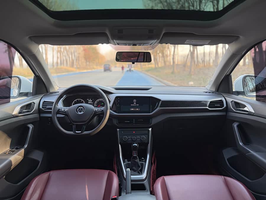 Volkswagen T-Cross 2021 imagen de coche #16