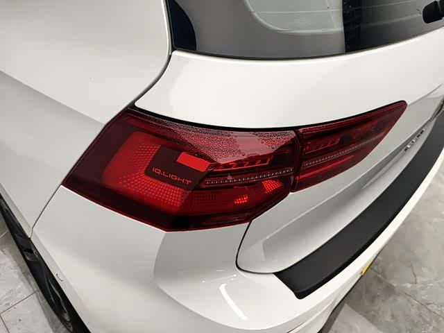 Volkswagen Golf 2023 car image #16