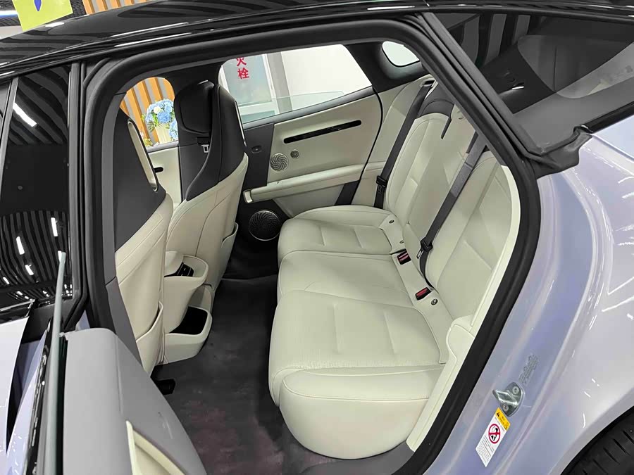 Avatr 06 2025 car image #16