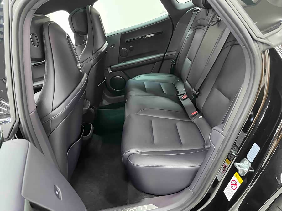 Avatr 06 2025 car image #16