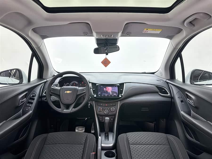 Chevrolet Tracker 2017 #16 Chevrolet Tracker 2017 car image #16