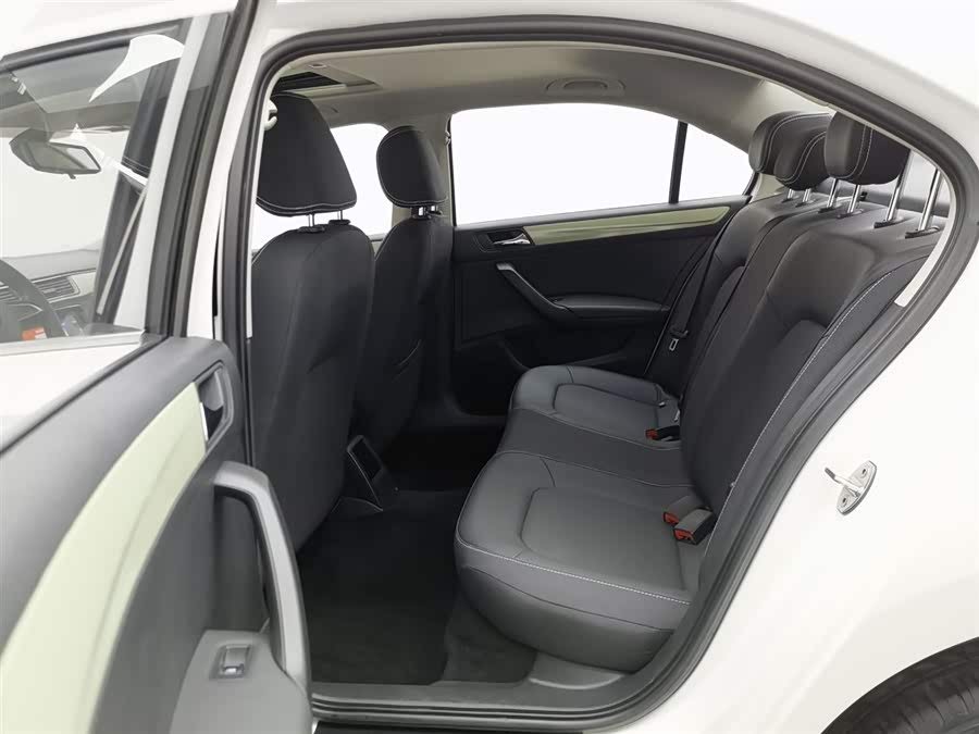 Skoda Rapid 2021 car image #16