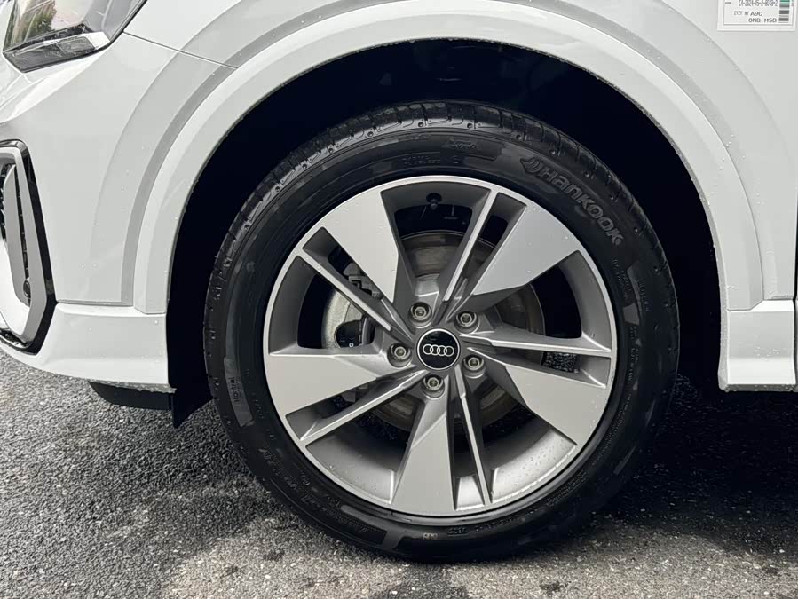 Audi Q2L 2025 car image #16