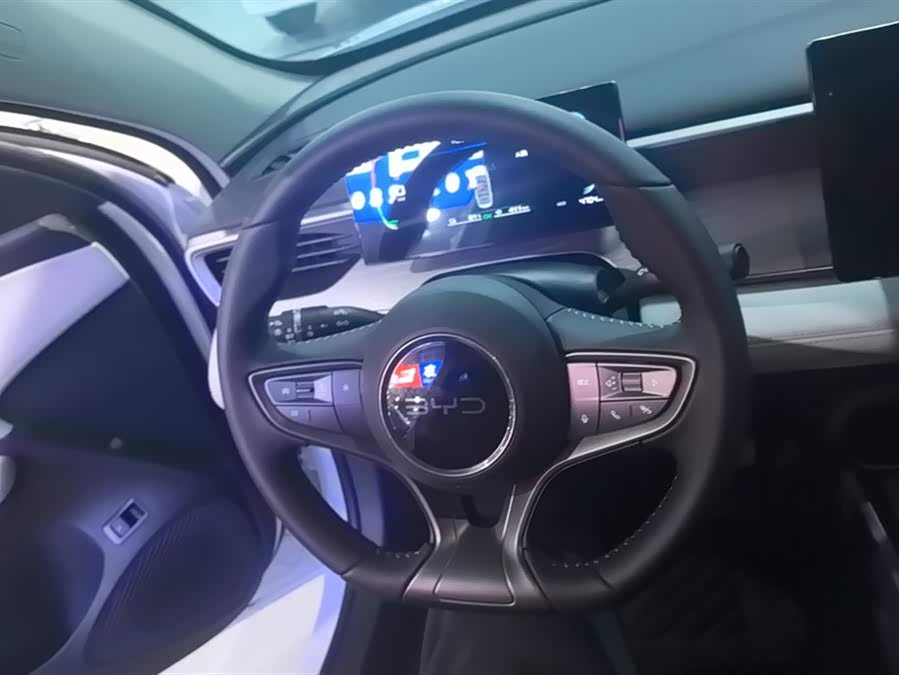 BYD Seal 05 DM-i 2025 car image #16