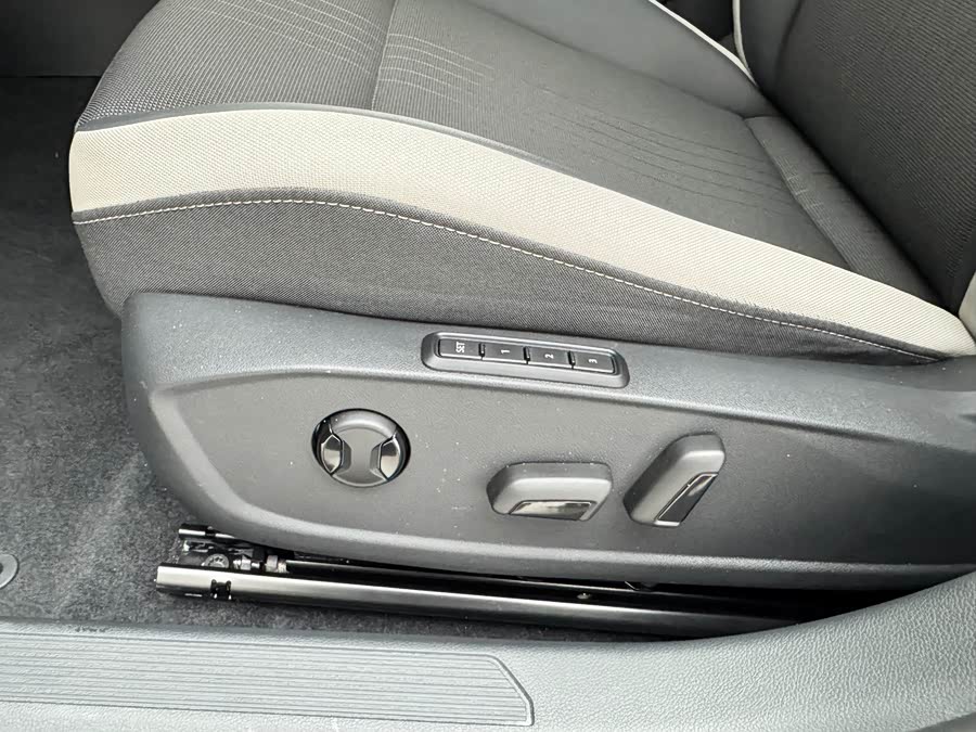 Volkswagen Golf 2022 #16 Volkswagen Golf 2022 car image #16