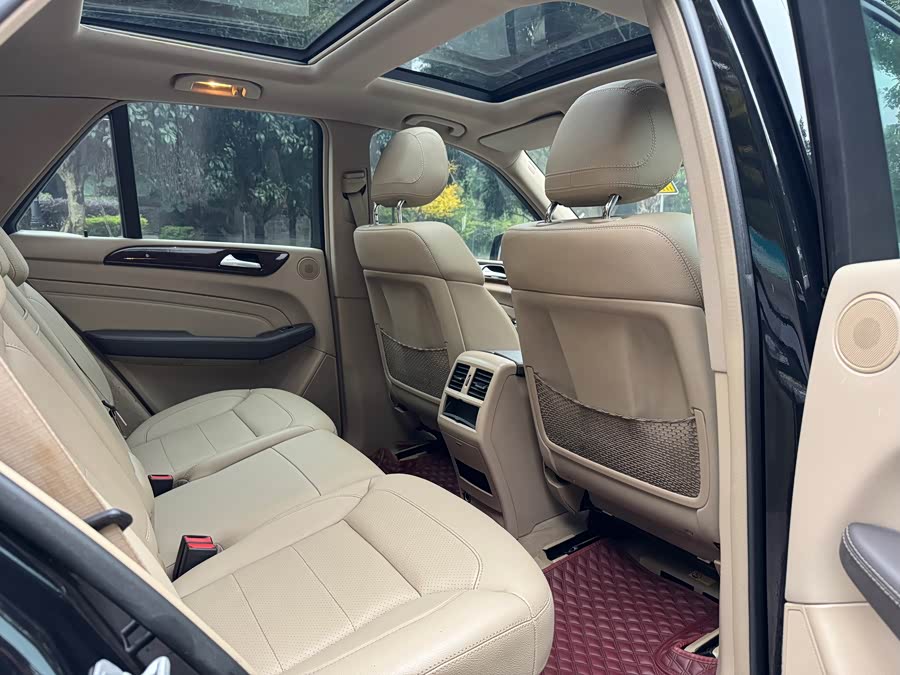 Mercedes-Benz M Class 2014 car image #16