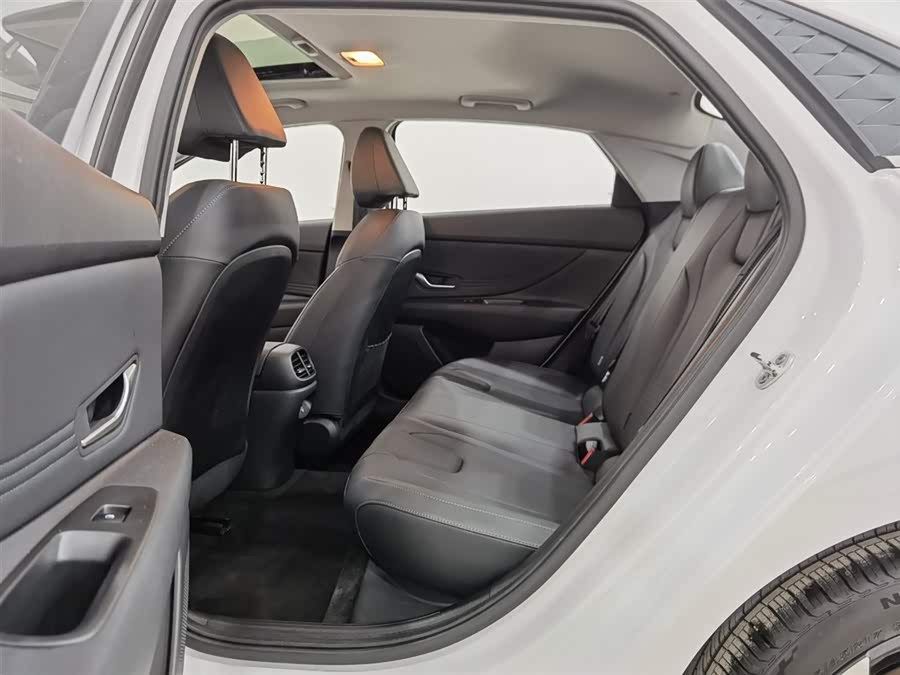 Hyundai Elantra 2024 car image #16