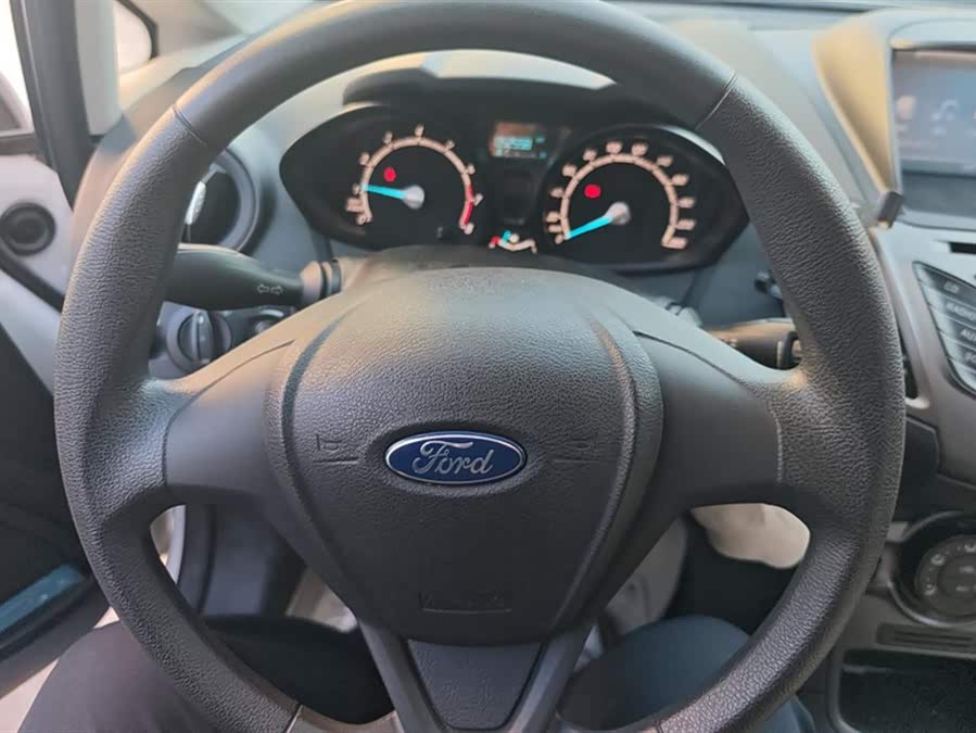 Ford Fiesta 2013 صورة سيارة #16