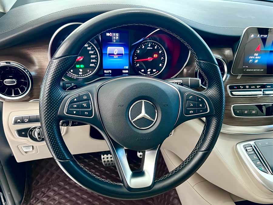 Mercedes-Benz V Class 2023 immagine di auto #16