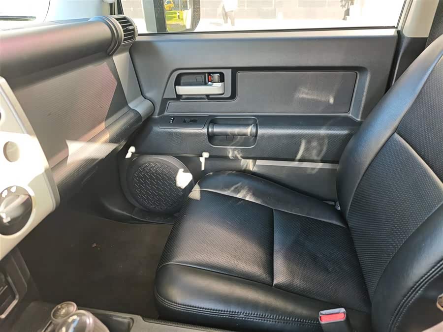 Toyota FJ Cruiser 2018 #16 Toyota FJ Cruiser 2018 car image #16