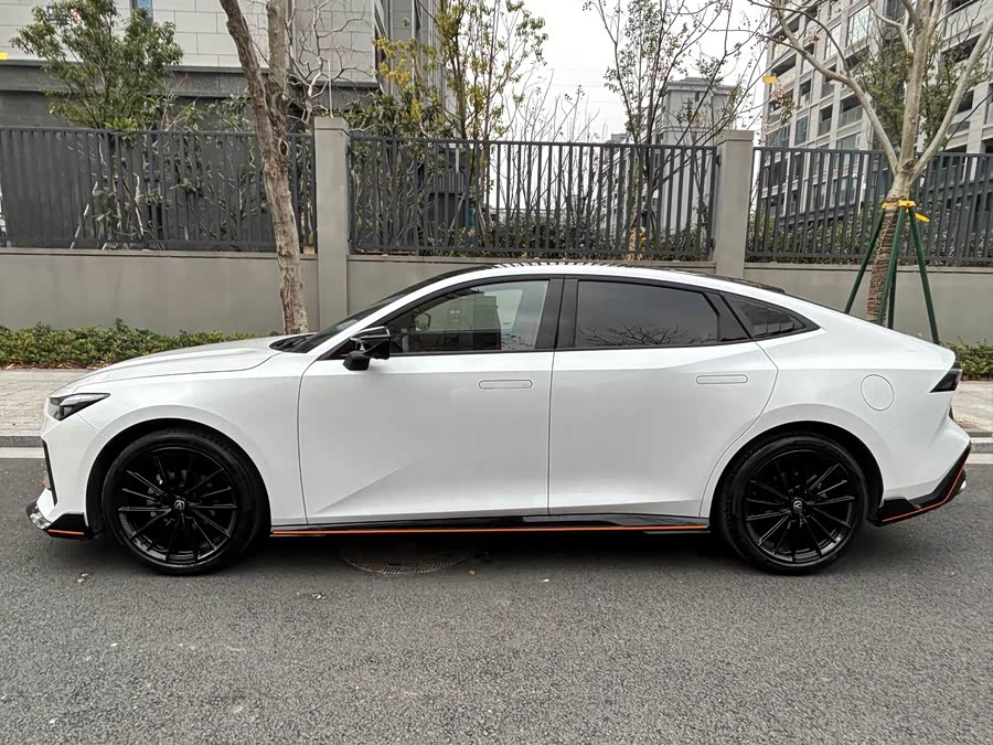 Changan UNI-V 2023 car image #16