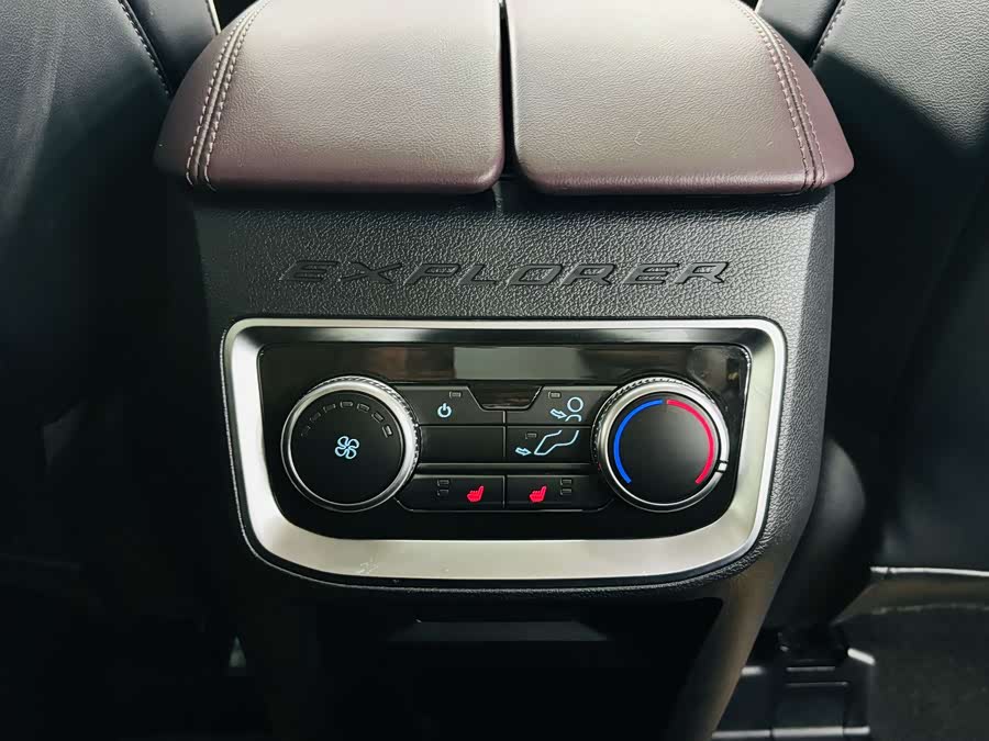 Ford Explorer 2024 car image #16