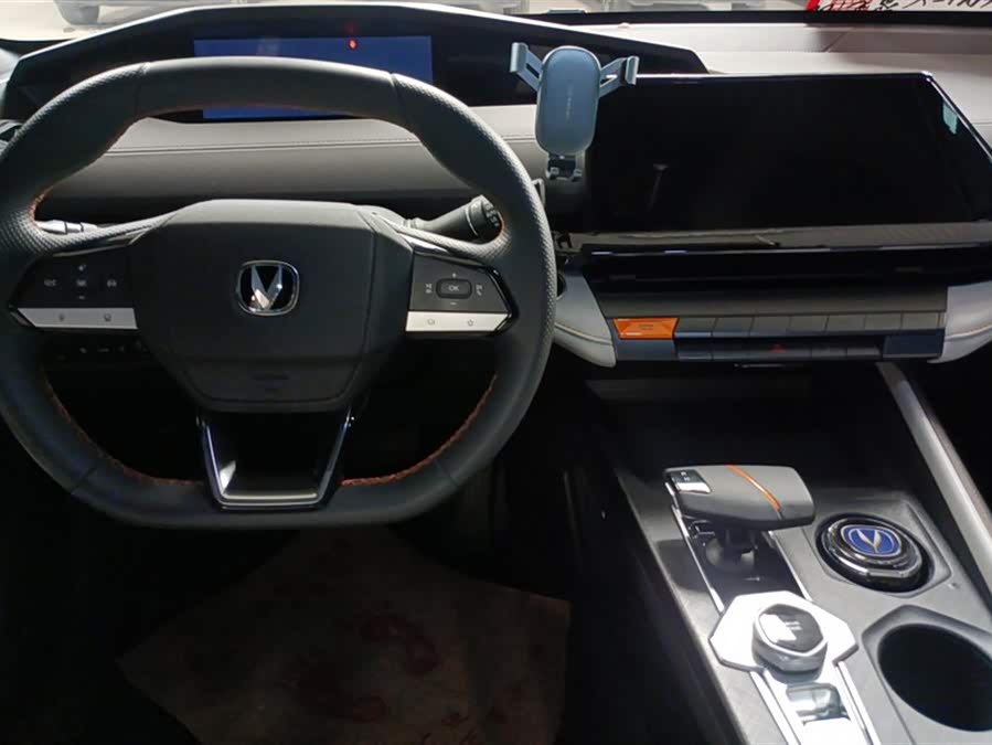 Changan UNI-V iDD 2024 car image #16