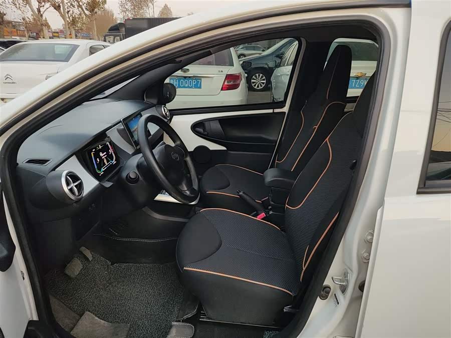 BYD e1 2021 car image #16