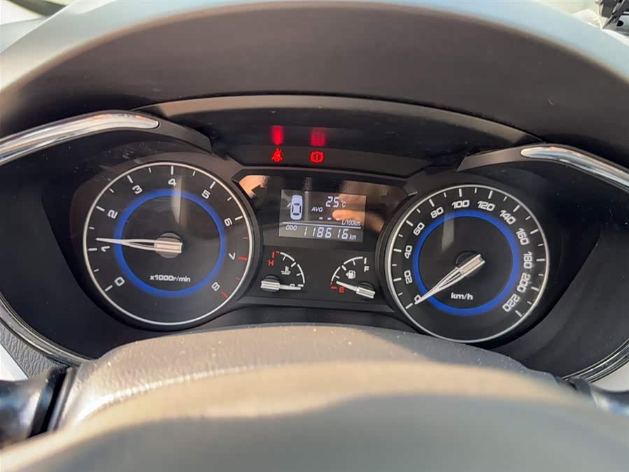 Changan Alsvin V7 2018 car image #16