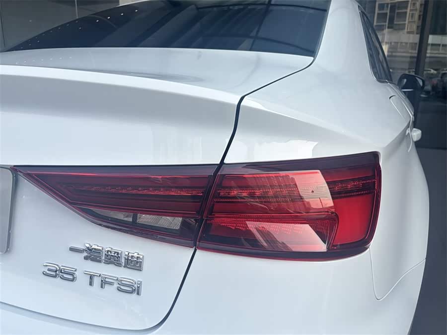 Audi A3 2019 car image #16